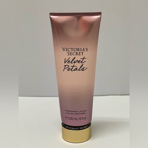 VICTORIA'S Secret Velvet Petals Body Lotion - Picture 1 of 4